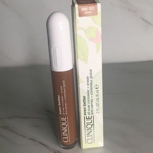 WN122 Clinique Even Better Concealer + Eraser